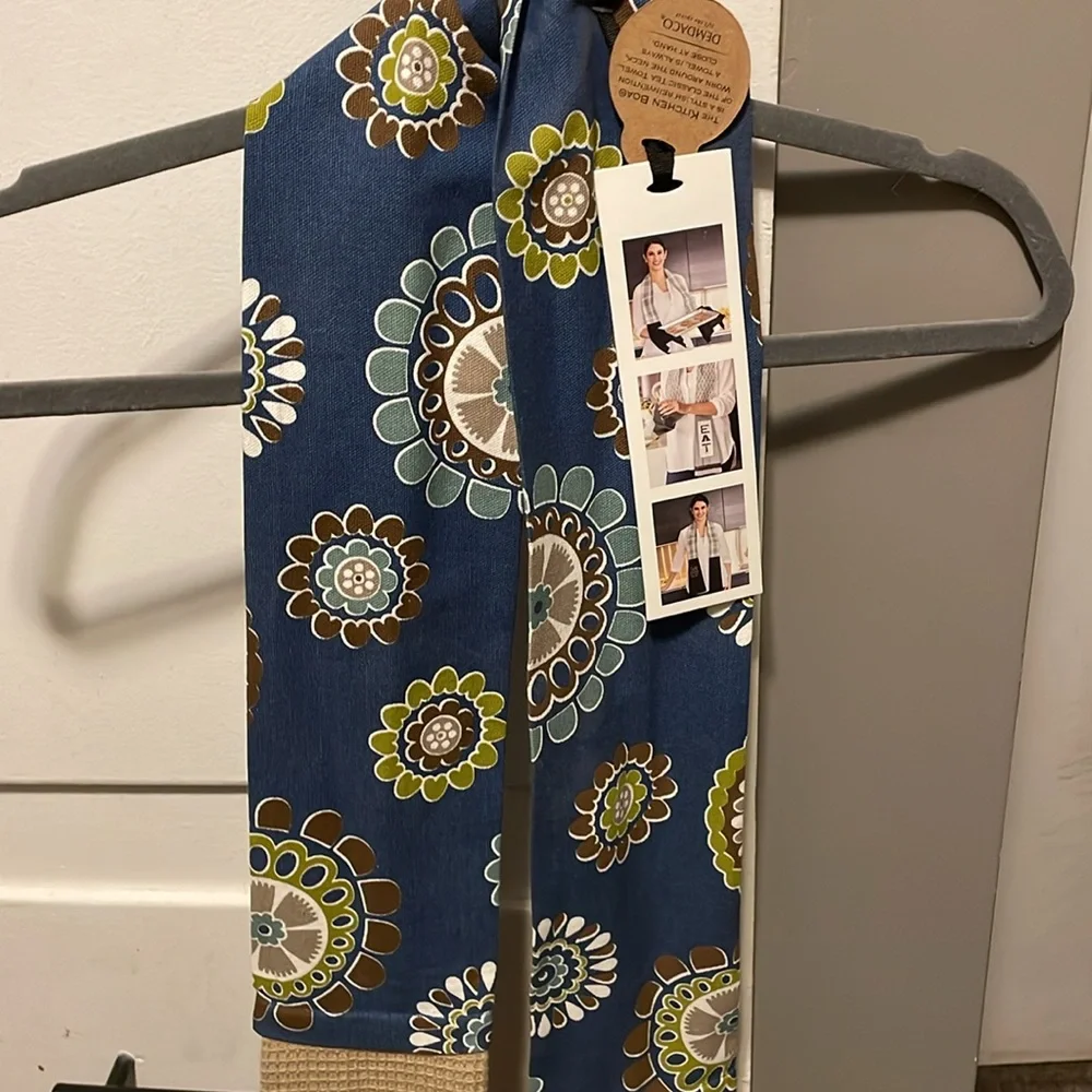Demdaco Kitchen Boa Is A Stylish Re-invention Of The Classic Tea Towel. - Picture 6 of 8